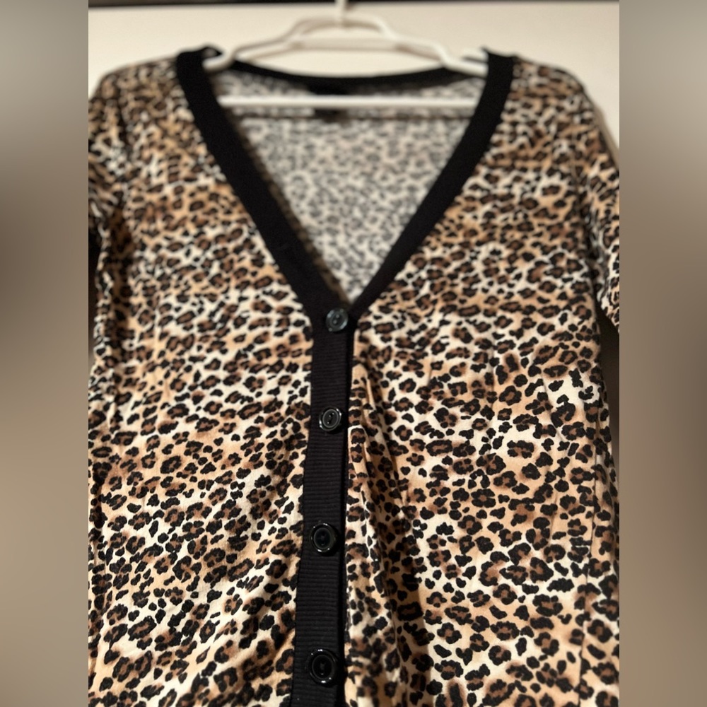 Animal Print Button Top - Picture 7 of 8